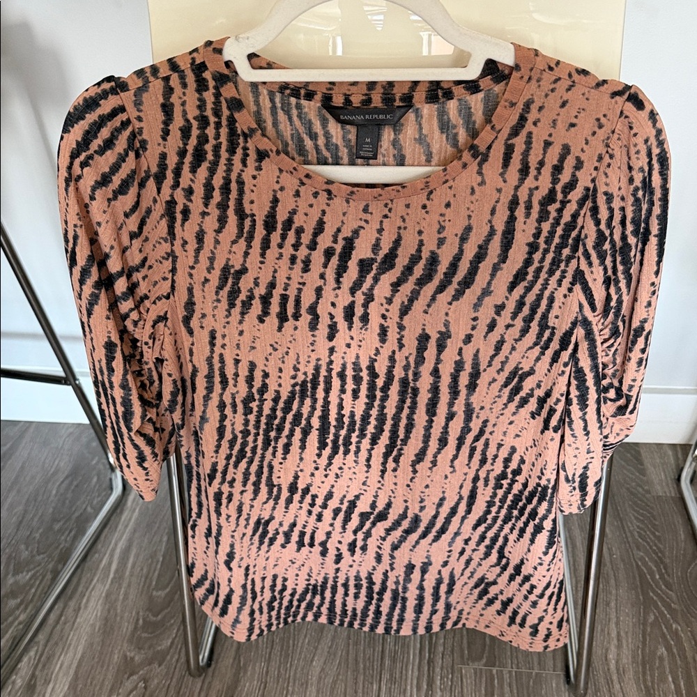 Banana Republic Dusty Pink and Black Tie Die 1/4 Long Sleeve Top